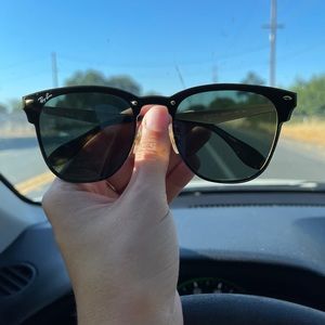 Black ray ban sunglasses